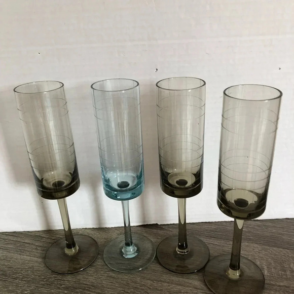 Grid Etched Coloured  Glass Champagne Flutes - Picture 4 of 10